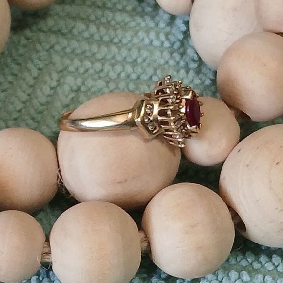10K Gold and Ruby Gemstone Ring - Picture 4 of 9